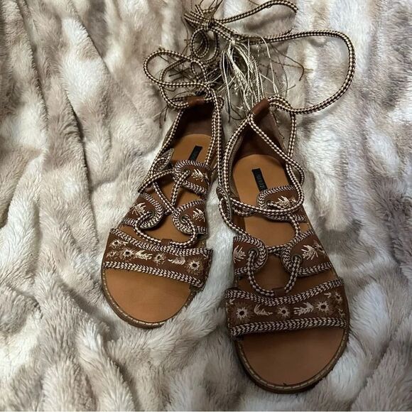 FOREVER 21 | Embroidered Lace Up Sandals - Picture 9 of 9